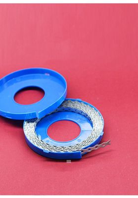 Instalação resistente ao calor com fita de aço branca e superfície de plástico em pó durável de 12 mm e 17 mm de largura