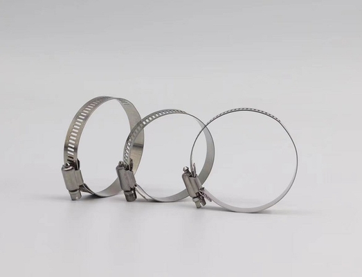 Instalação rápida SS304 pinça de mangueira em estilo alemão com material de aço carbono e sistema métrico de medição em estoque