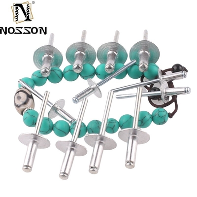 Cabeça de domo de rebites cegos de aço de alumínio Tipo de pintura de cor padrão da indústria com grande flange e design de ranhuras