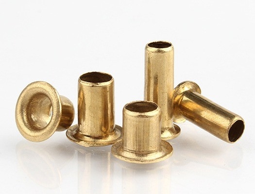 Rebites de cobre de cabeça redonda de latão padrão ISO para construção resistente e design personalizado