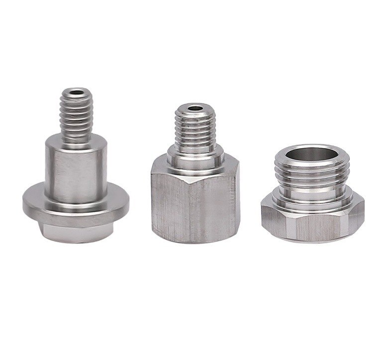 Conexão de flange de cabeça quadrada Partes automáticas de usinagem CNC para painéis de alumínio de 1/2' 4' aço em aplicações industriais